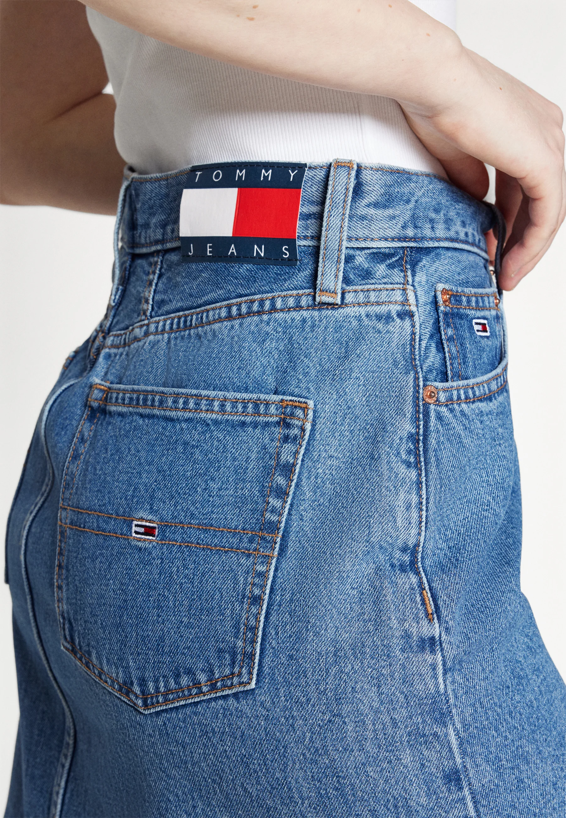 Tommy Jeans MOM SKIRT - Falda vaquera