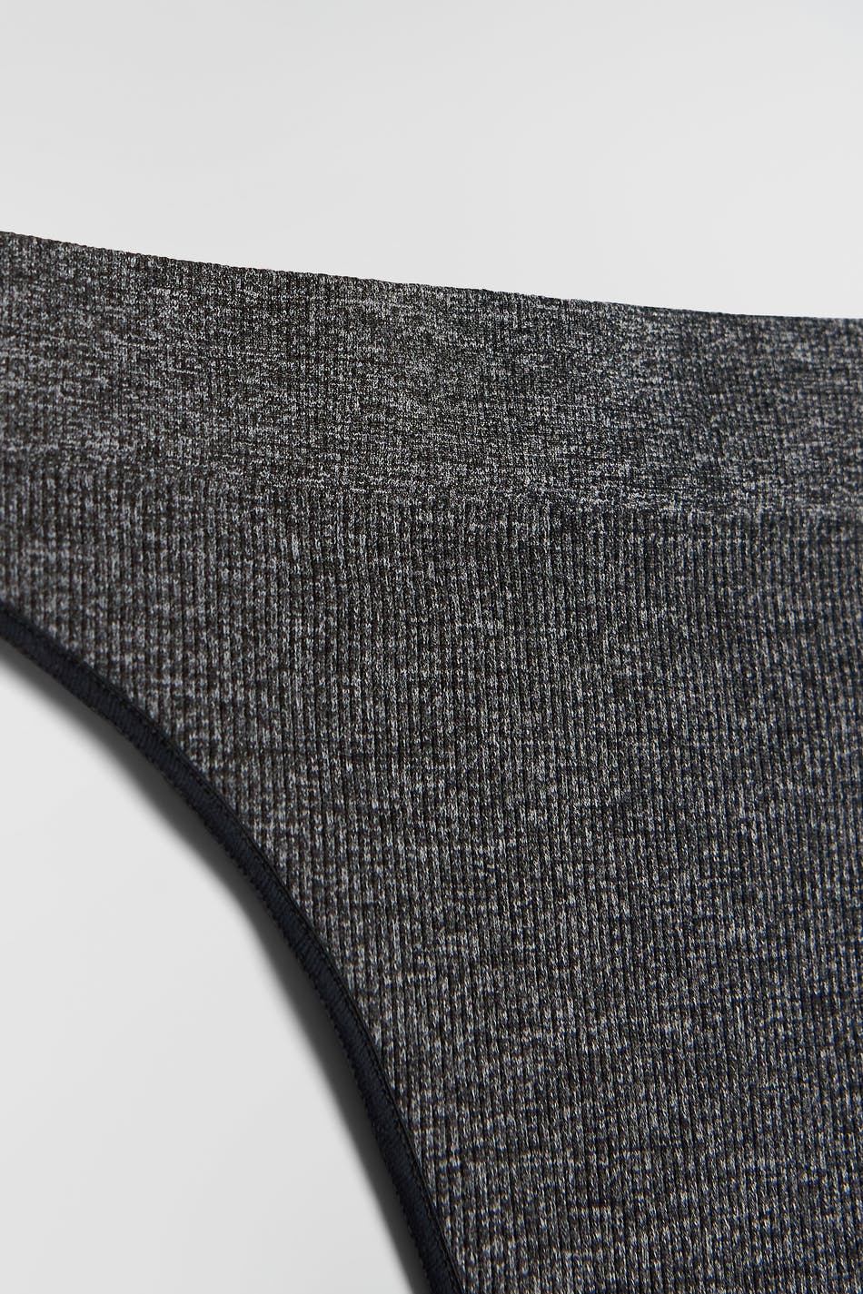 Freja seamless string