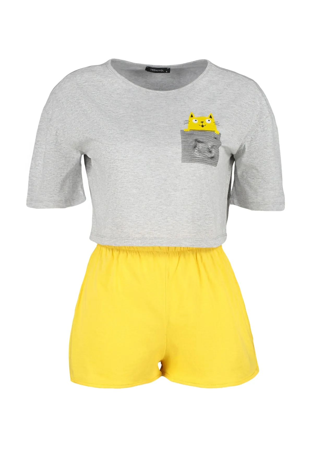 Trendyol Collection  Gelbes Pyjama-Set aus bedrucktem T-Shirt und Shorts aus Baumwolle THMSS21PT0734