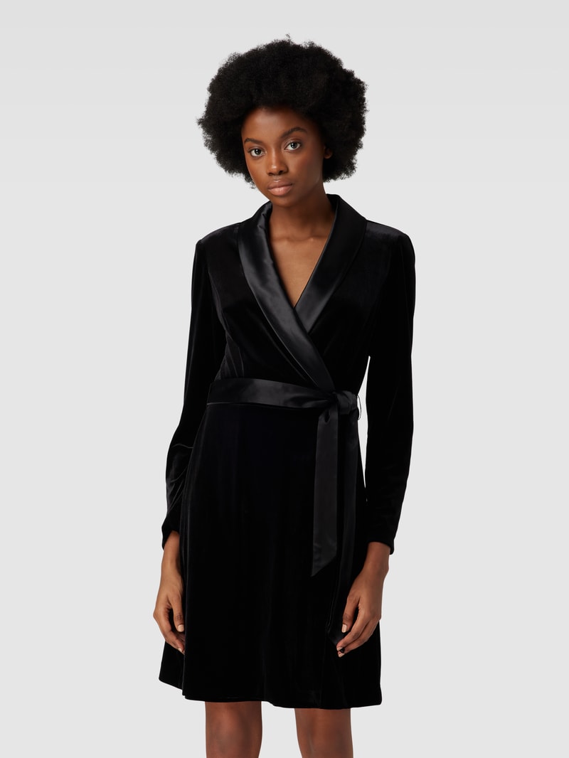 Knielanges Cocktailkleid mit Taillengürtel in schwarz