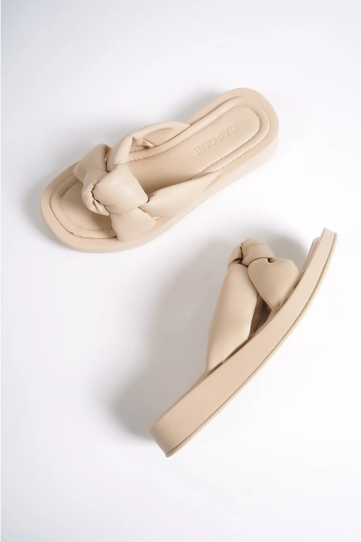 Capone Outfitters  Capone Flat Heeled Cross Soft Banded Comfort Beige Damenhausschuhe