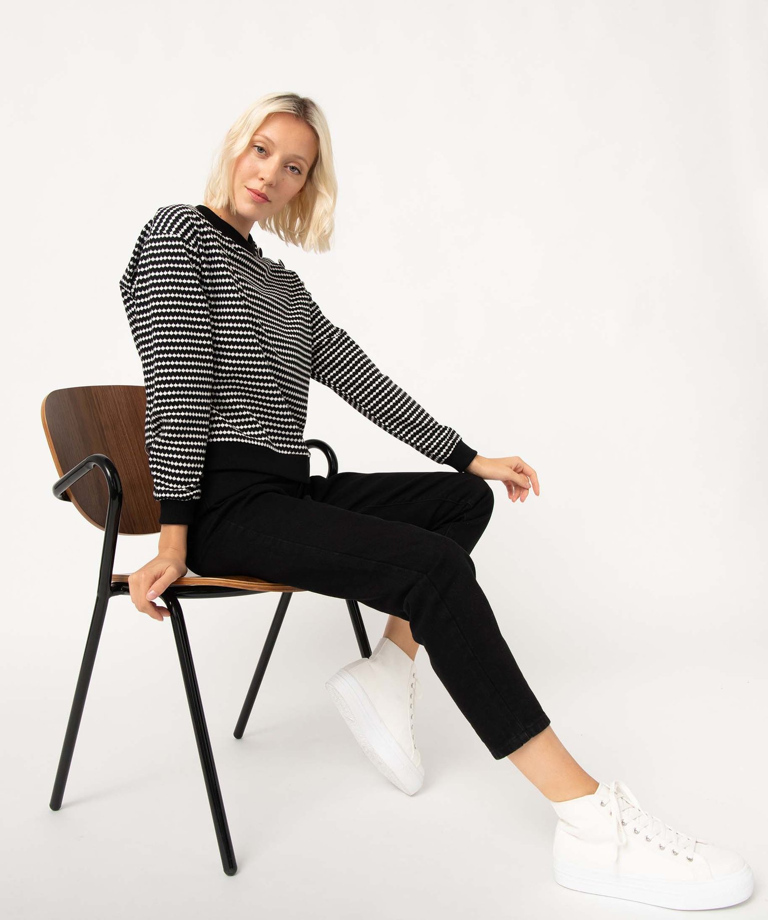 Sweat femme à motifs graphiques avec boutons sur l’épaule noir | GEMO