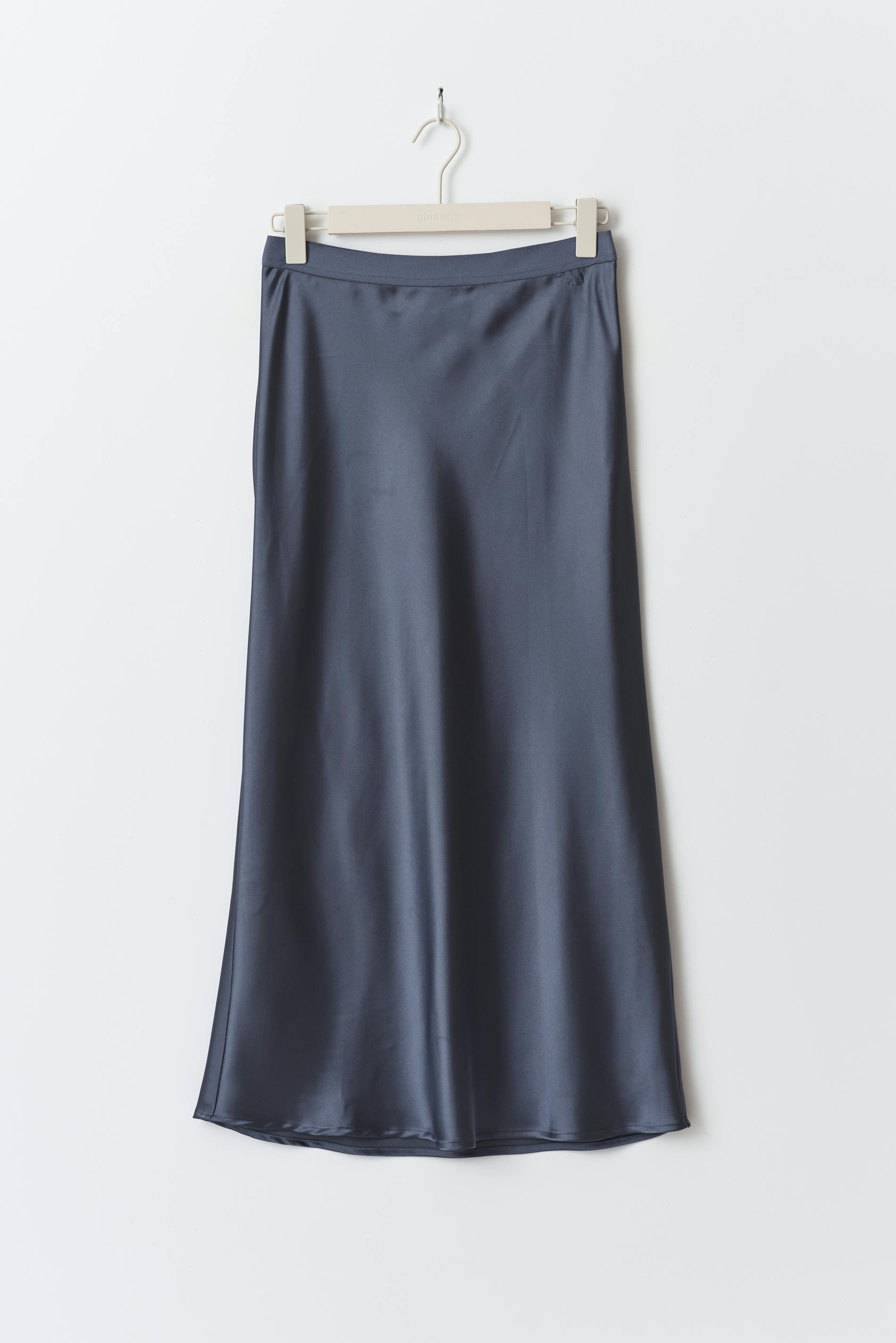 Elastic satin midi skirt