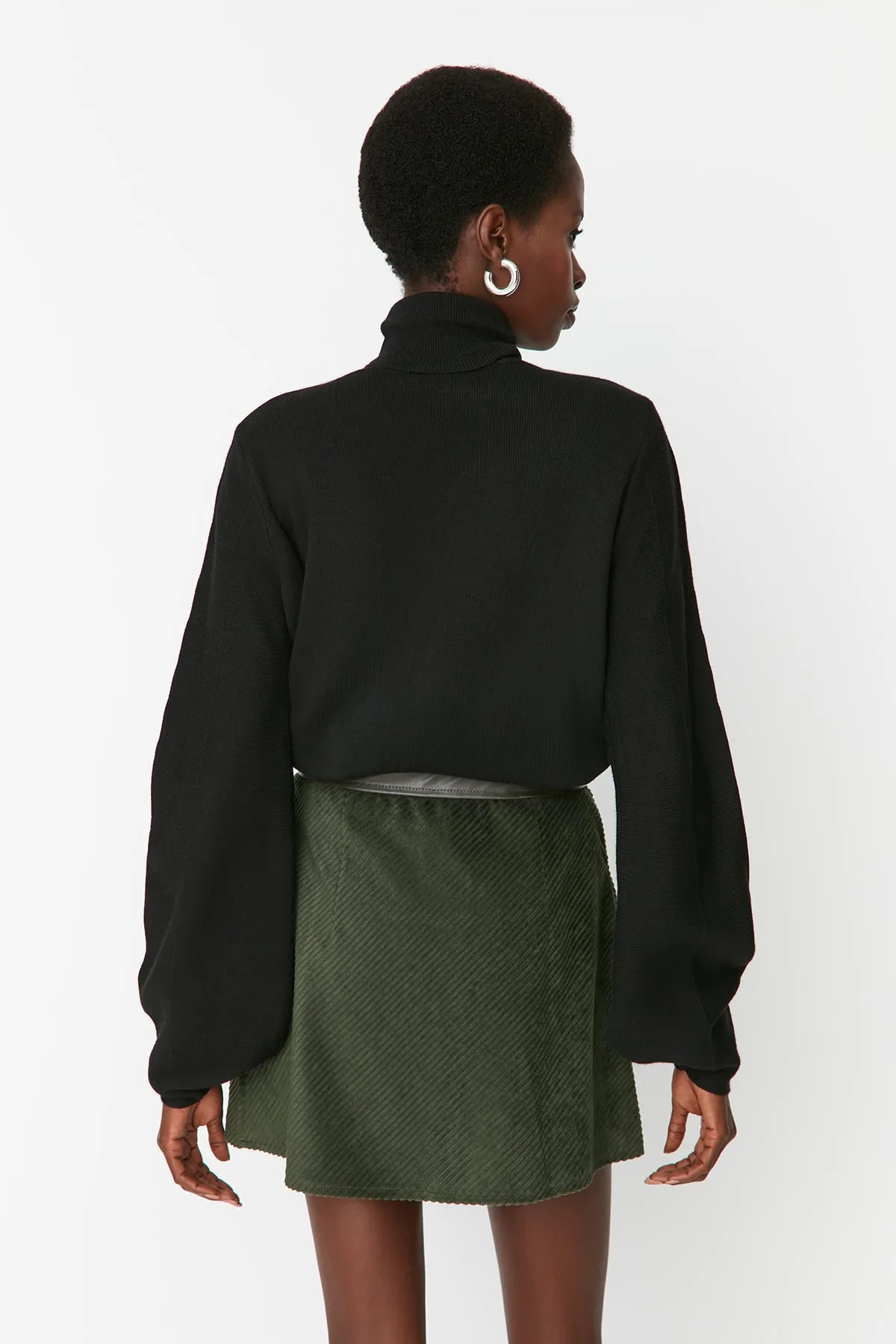 Trendyol Collection  Khakifarbener A-Linien-Minirock aus gewebtem Kunstleder mit Knöpfen TWOAW23ET00255