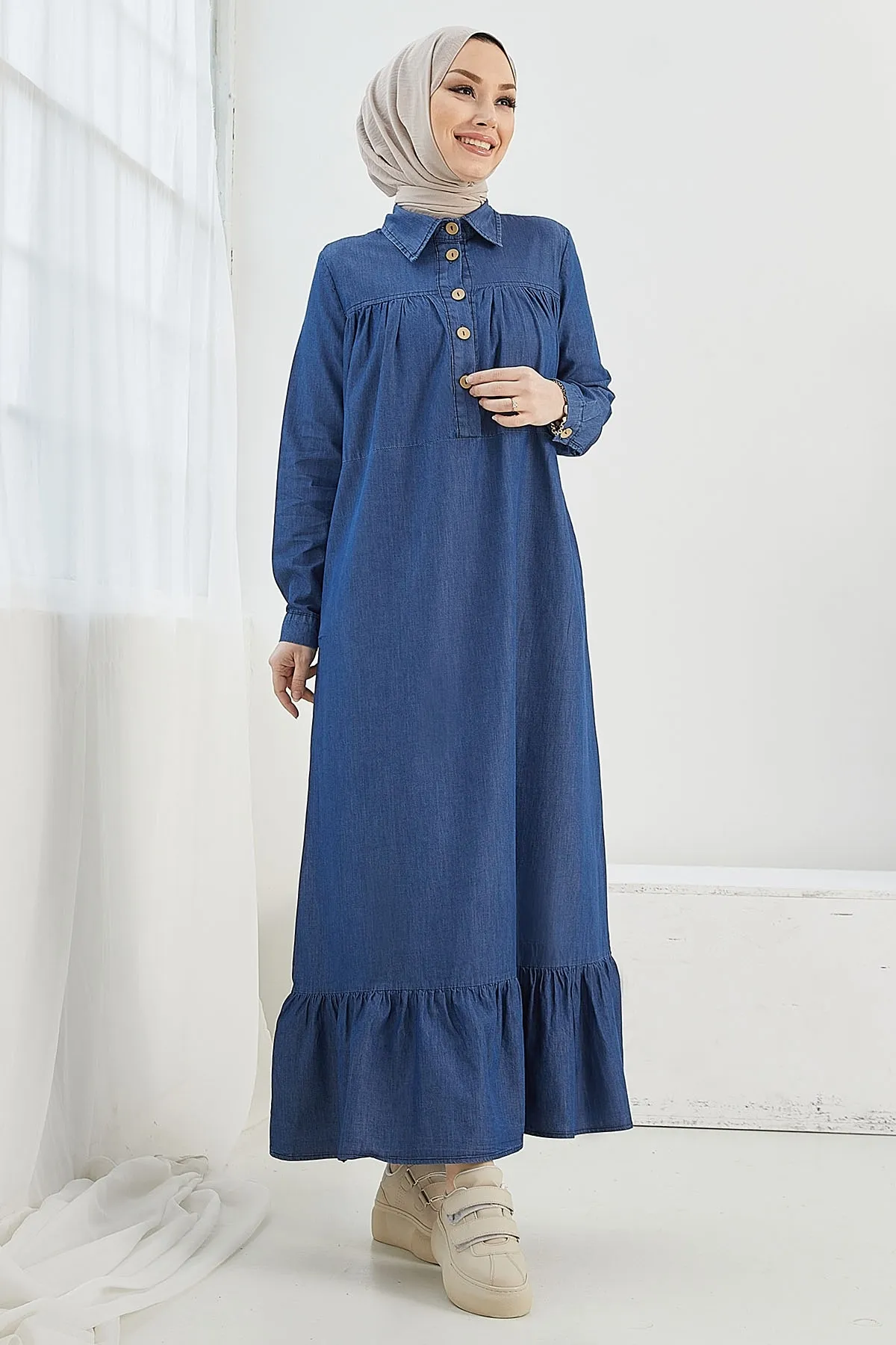 InStyle  Mandes Lockeres Jeanskleid mit Robe und Rüschen – Blau
