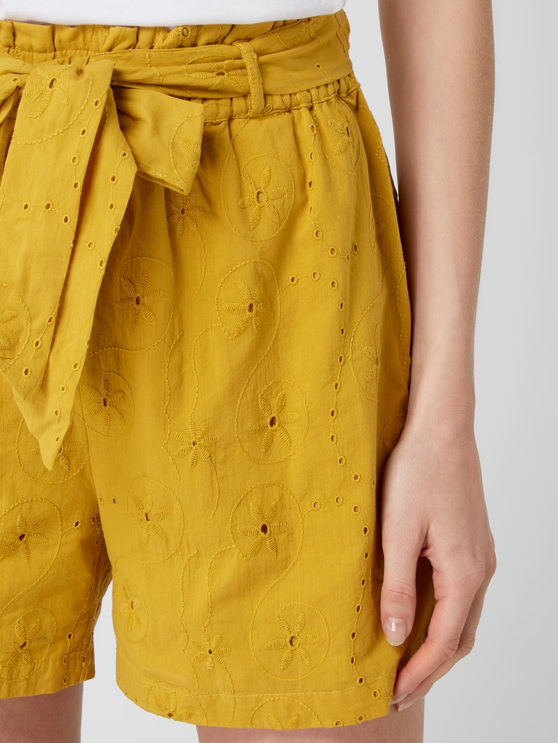 Shorts aus Lochspitze Modell 'Vania' in weiß