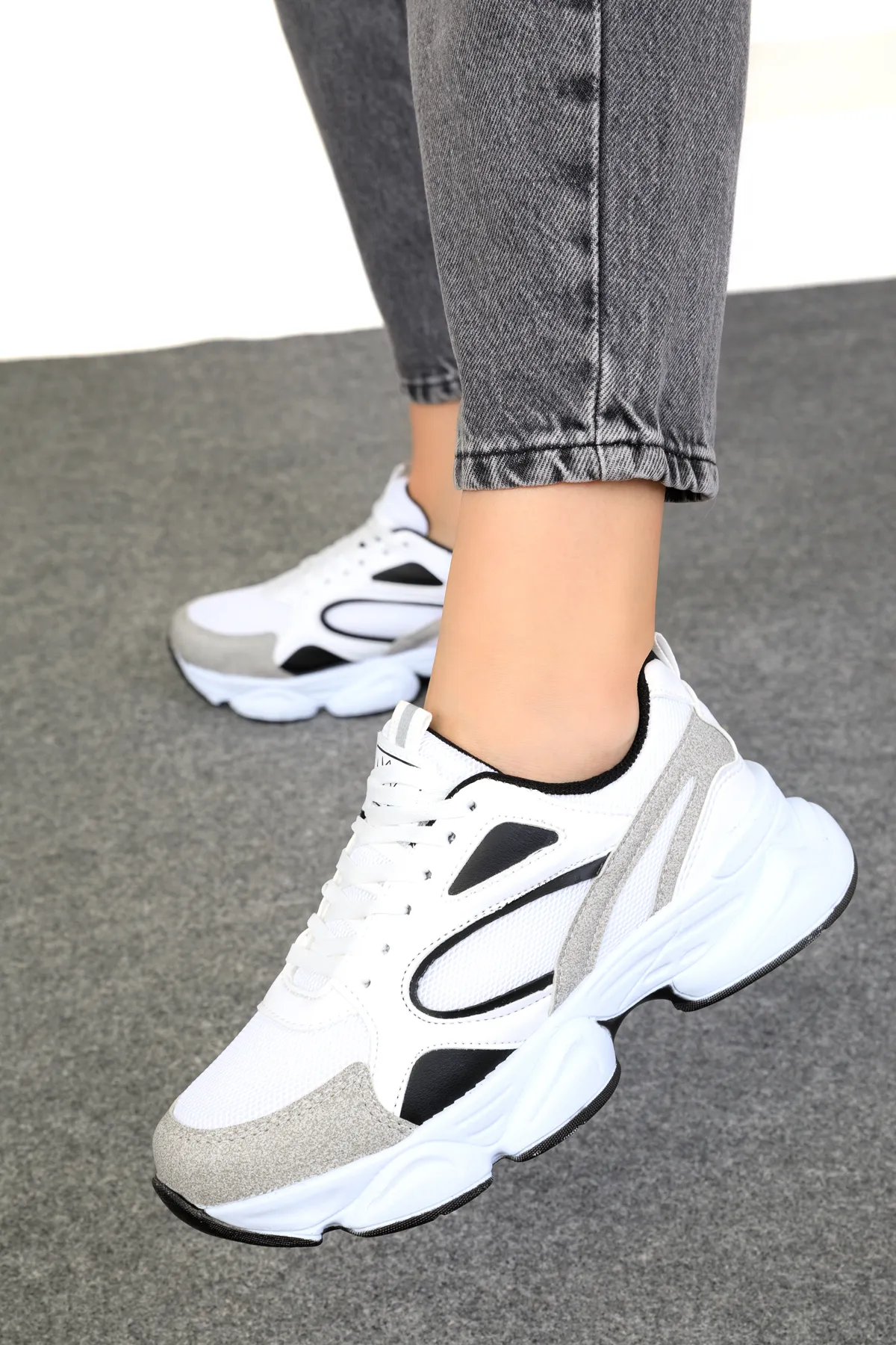 SOHO  Weiß-Schwarze Damen Sneakers 17226