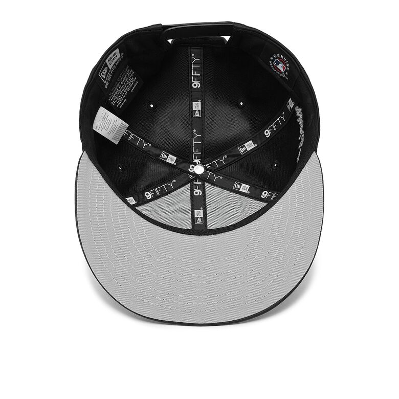 New Era Satin Script 18603 Chicago White Sox schwarz