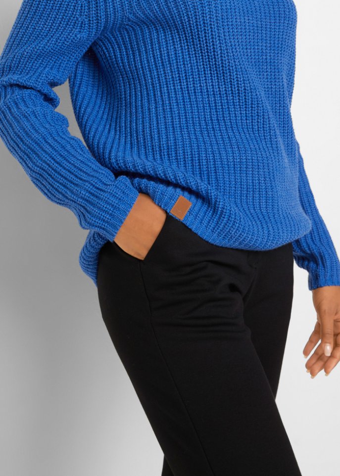 Grober Strickpullover mit weitem Kragen