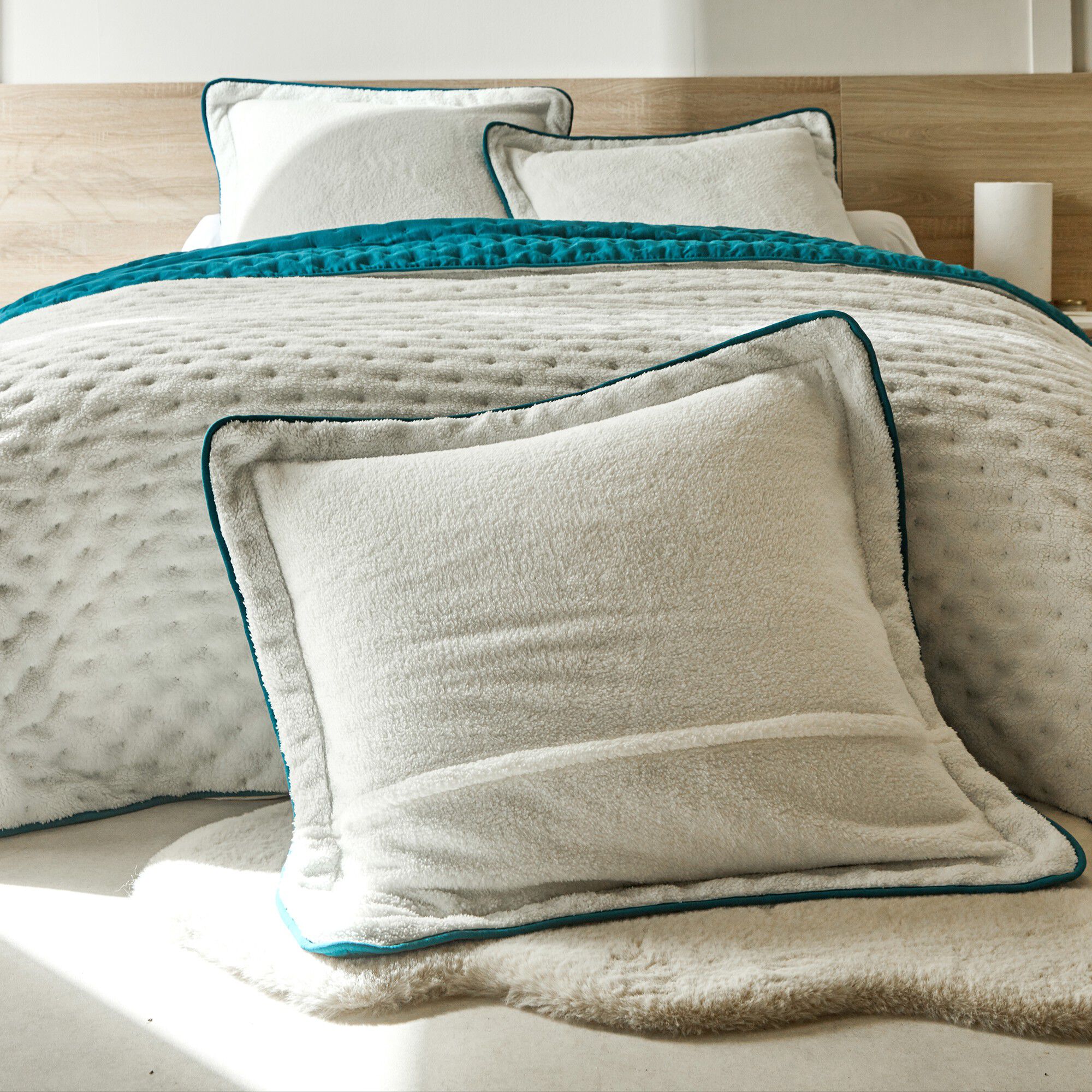 Couvre-lit réversible microfibre matelassée/sherpa