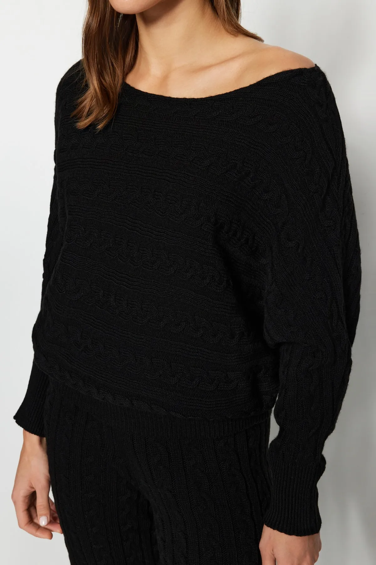 Trendyol Collection  Schwarzes Set aus Oberteil und Unterteil aus geflochtener Strickware THMAW22AU0495