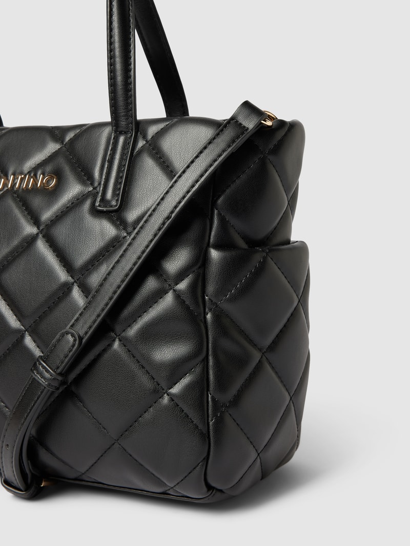Umhängetasche mit Label-Detail Modell 'OCARINA' in schwarz