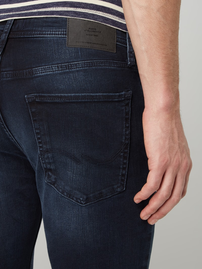 Skinny Fit Jeans mit Stretch-Anteil Modell 'Liam' in dunkelblau