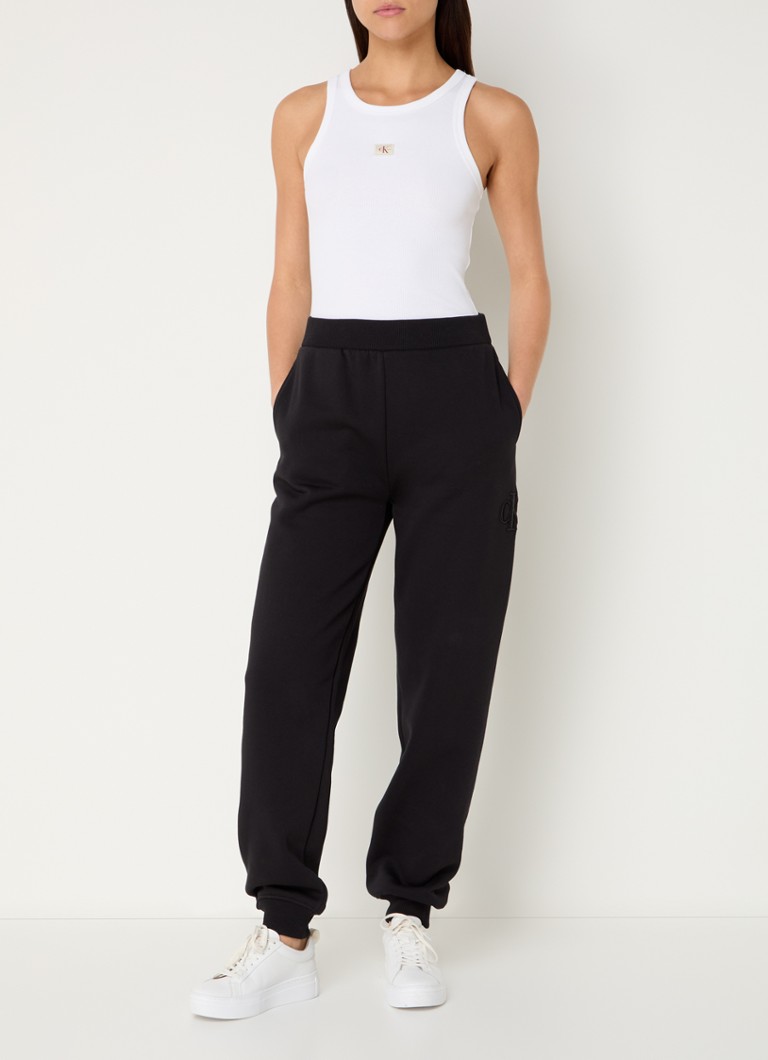 Pantaloni da tuta a vita alta di Calvin Klein con gamba affusolata e tasche laterali.