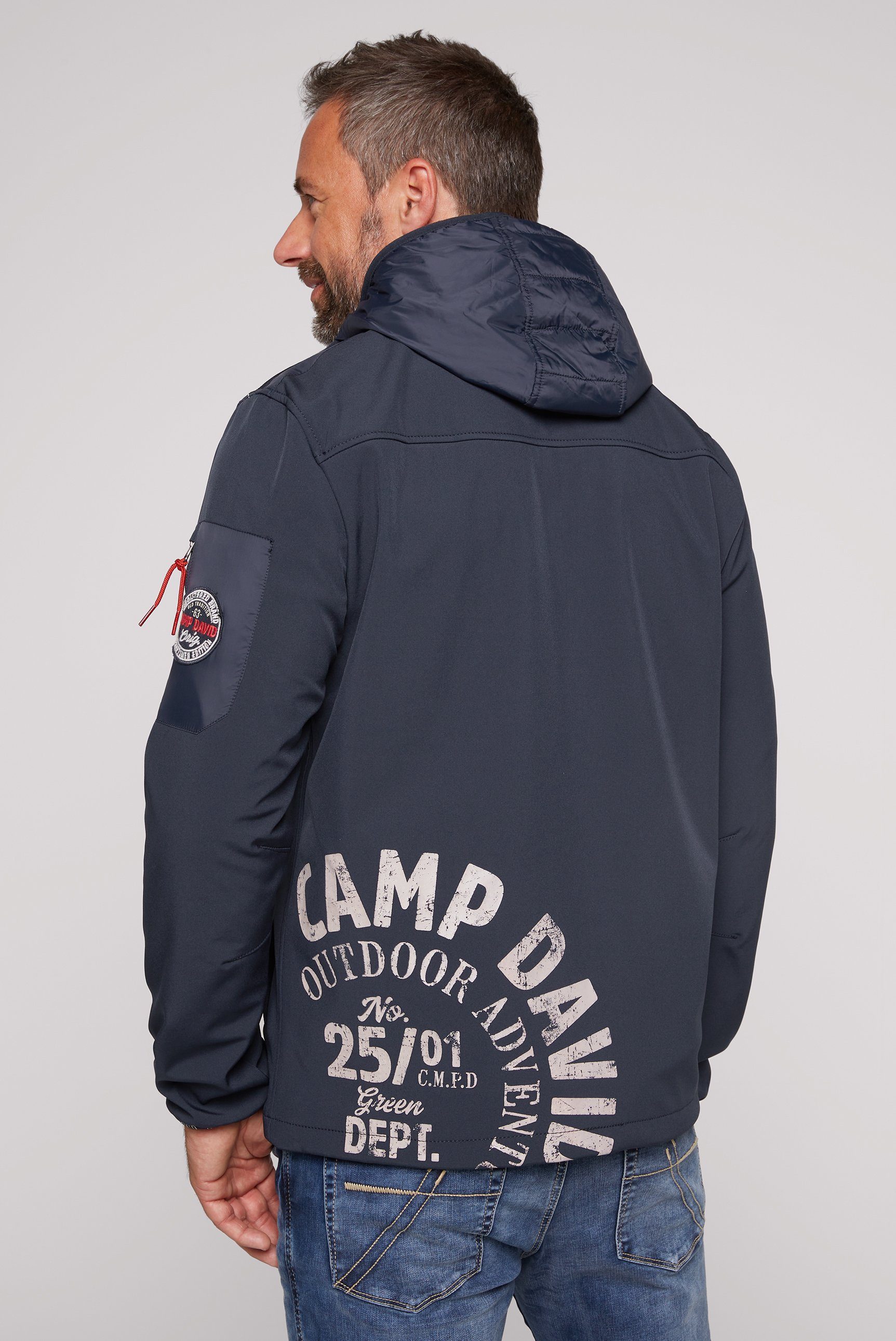 CAMP DAVID Softshelljacke mit Logo-Applikationen vorne und hinten