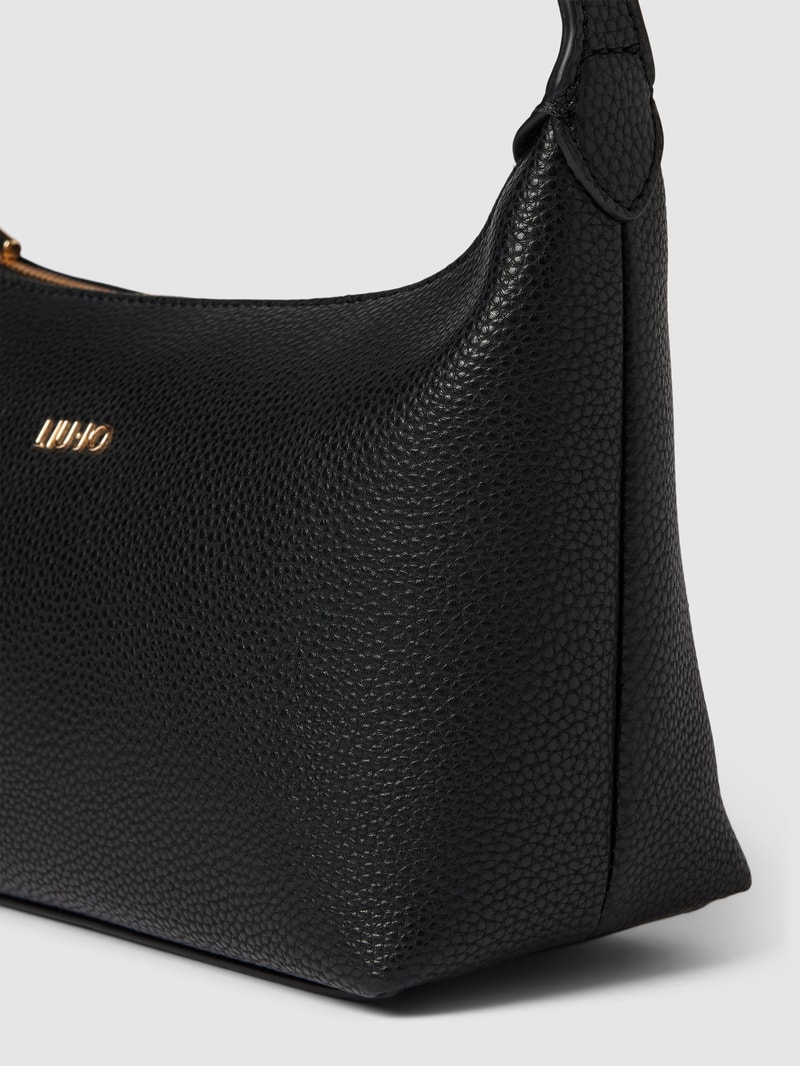 Pochette mit Label-Detail in schwarz
