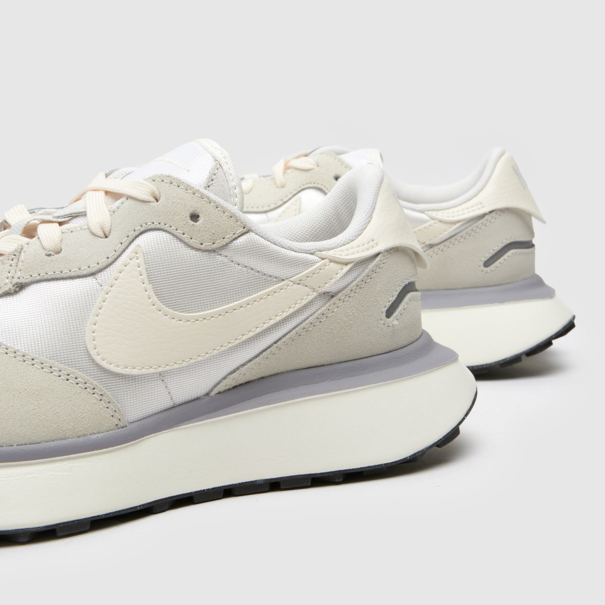 Nike Phoenix – Våffelskor i vitt och silver