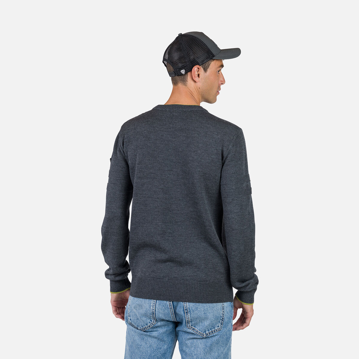 Gestreifter Herrenstrickpullover mit Rundhalsausschnitt