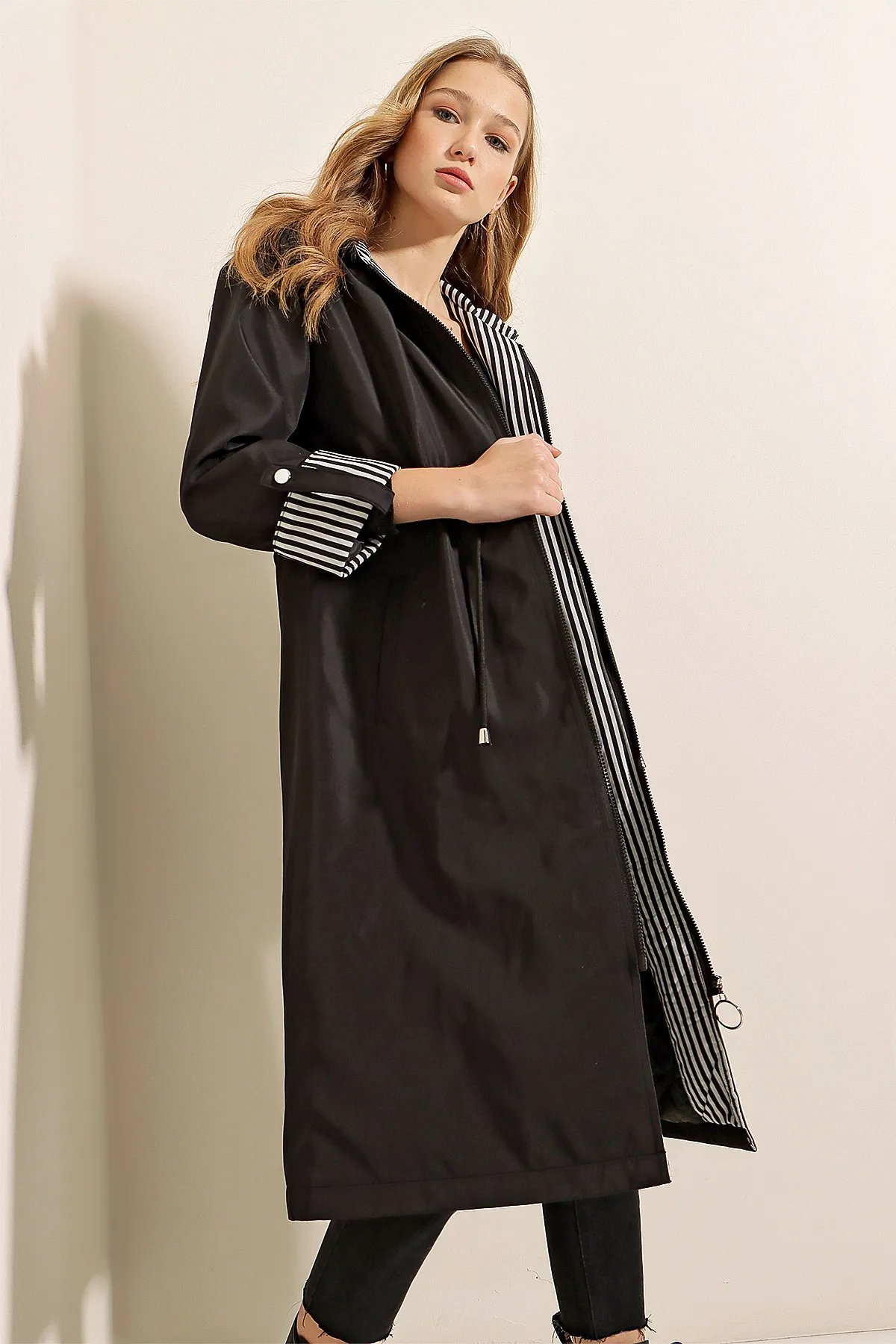 Bigdart  Modell 9091 - Schwarzer Trenchcoat mit Kapuze und Kordelzug in der Taille