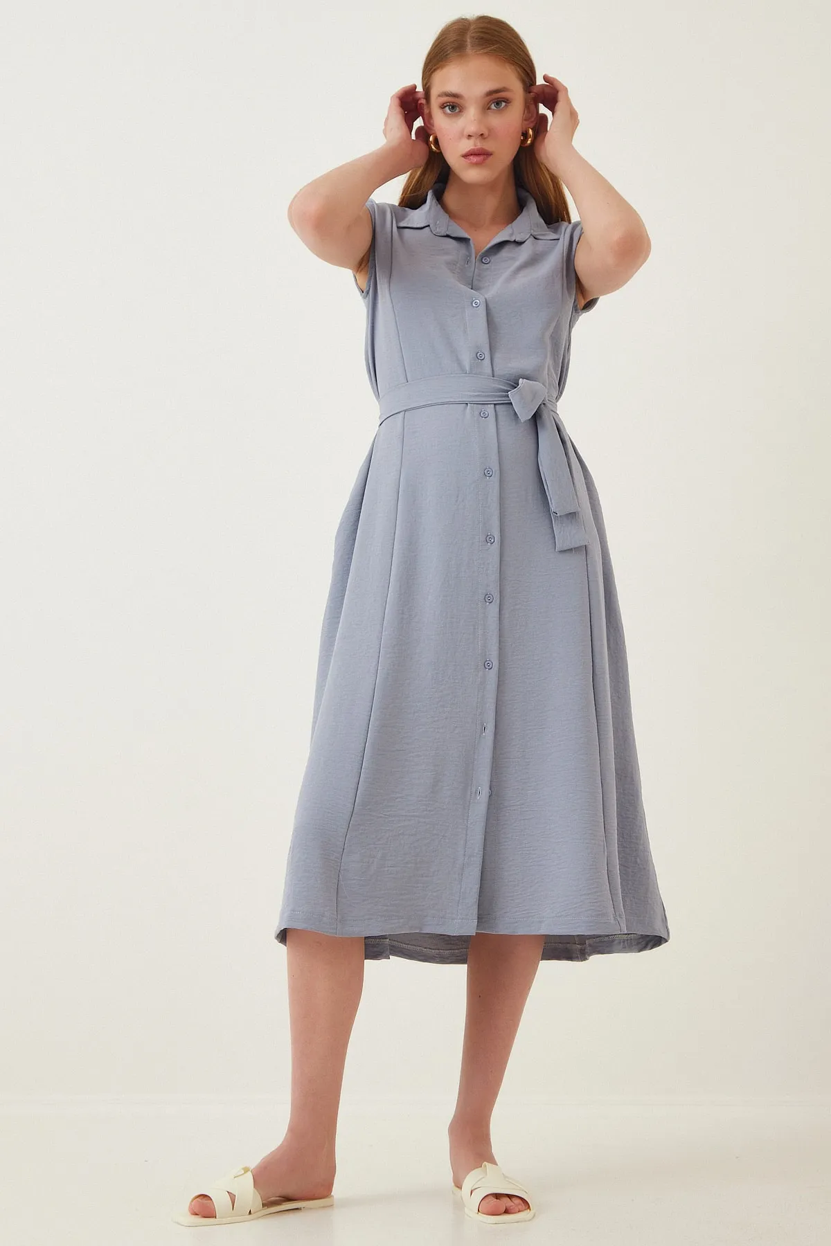 Happiness İstanbul  Graues Damen-Sommerhemdkleid aus Leinen-Viskose mit Gürtel DD00927