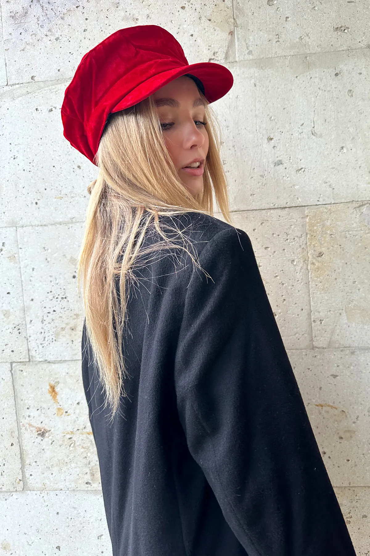 Trend Alaçatı Stili  Rote Samtmütze für Damen ALC-X11287