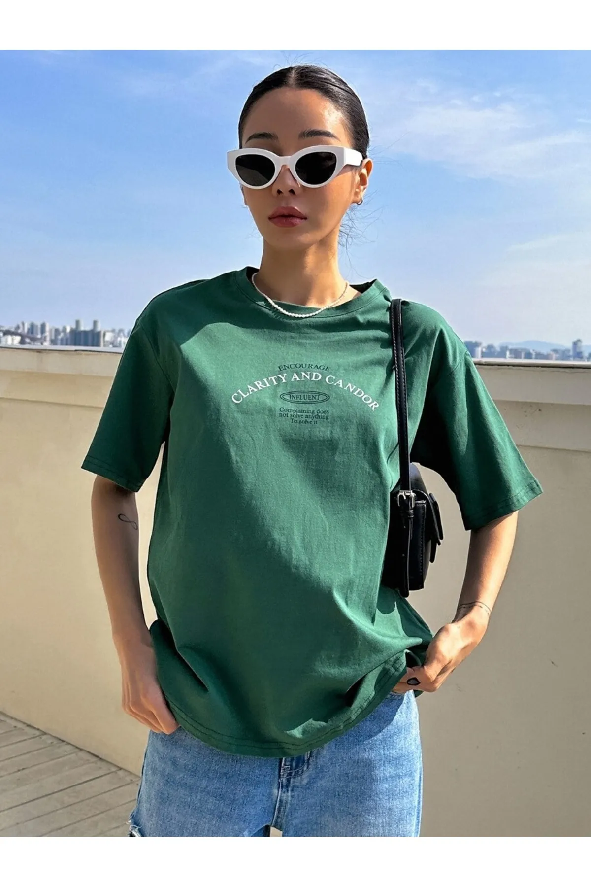 MOONBULL  Unisex-T-Shirt mit Aufdruck „Clarity And Candor“ in Übergröße