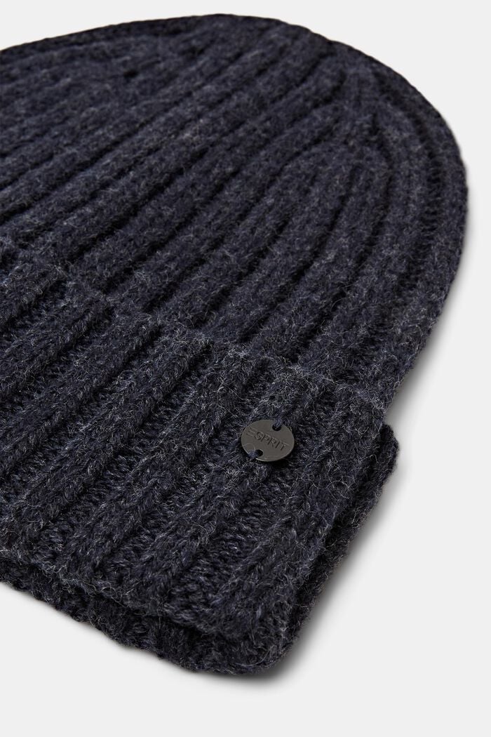Beanie aus grobem Rippstrick