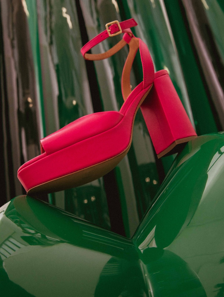 Lisa - Hot Pink