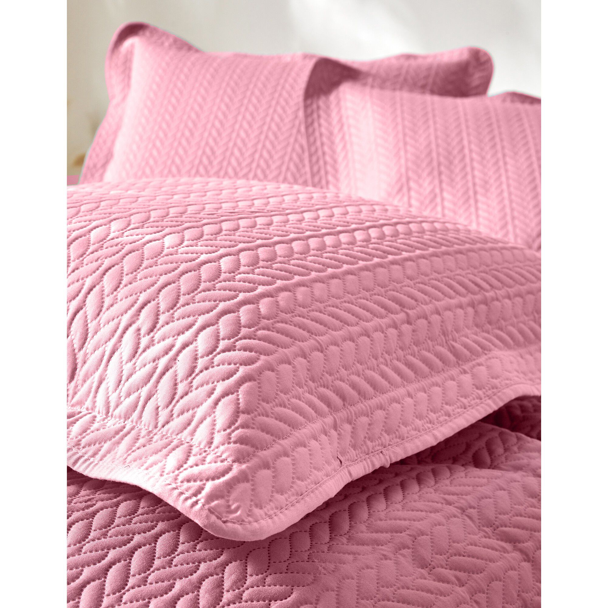 Couvre-lit matelassé microfibre motif géométrique