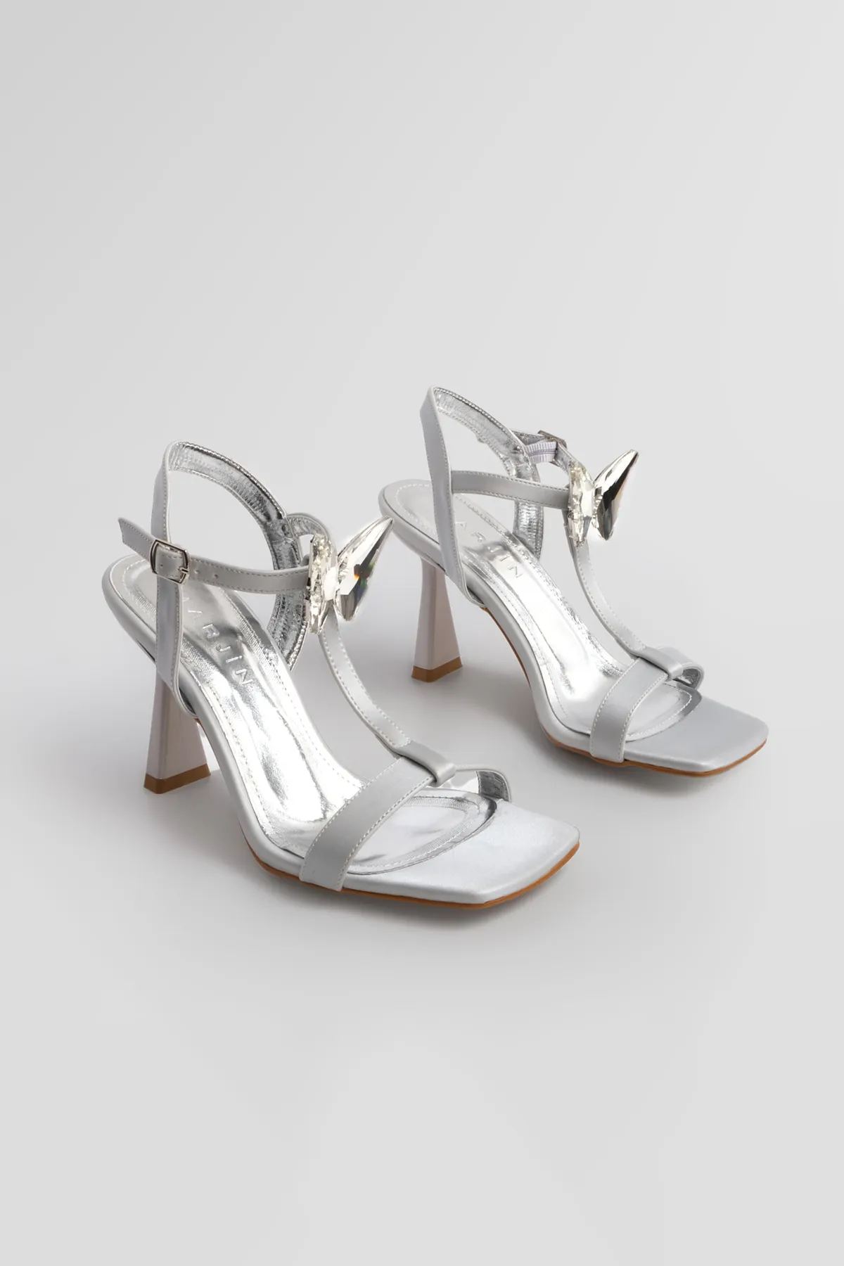Marjin  Damen Blunt Toe Knöchelriemen Stoned Abendkleid Schuhe mit Absatz Neros Silber