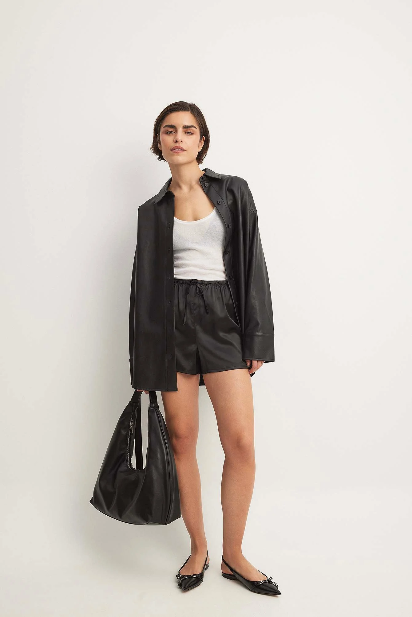 Lockere Shorts aus Satin mit hoher Taille