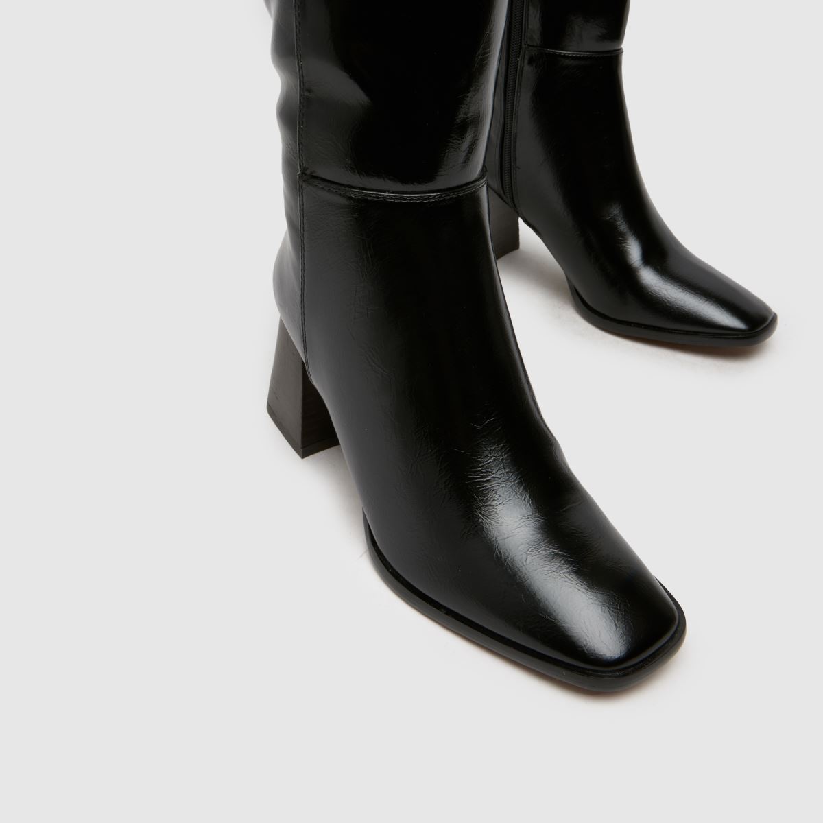 Schuh Dova térdig érő csizma fekete színben