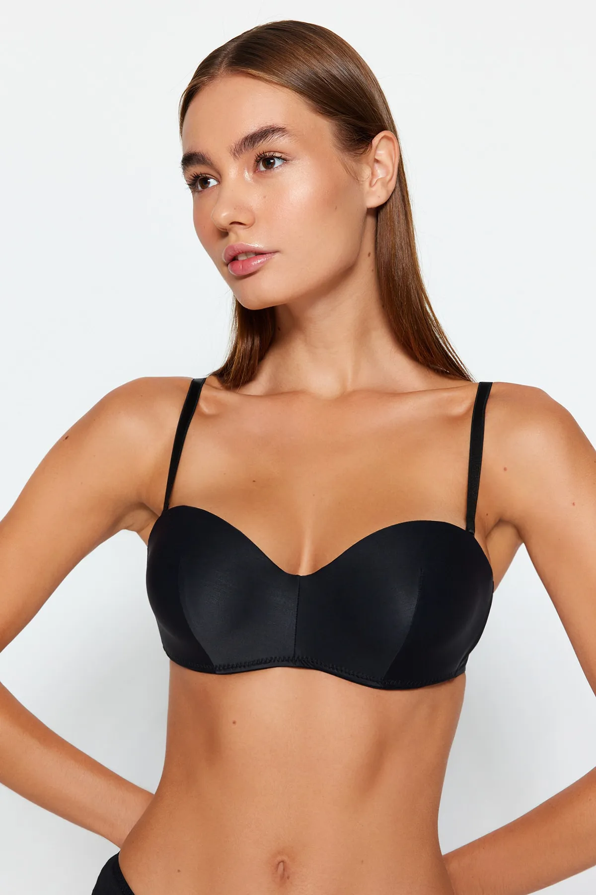 Trendyol Collection  Schwarzer Push-Up-BH aus Strick mit abnehmbarem Träger und ganzen Körbchen und Seilträgern THMAW21SU0059