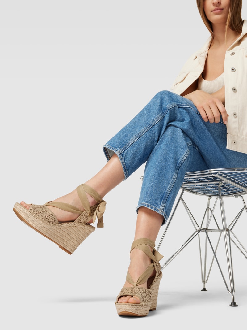 Wedges mit Label-Print Modell 'HALONA' in beige