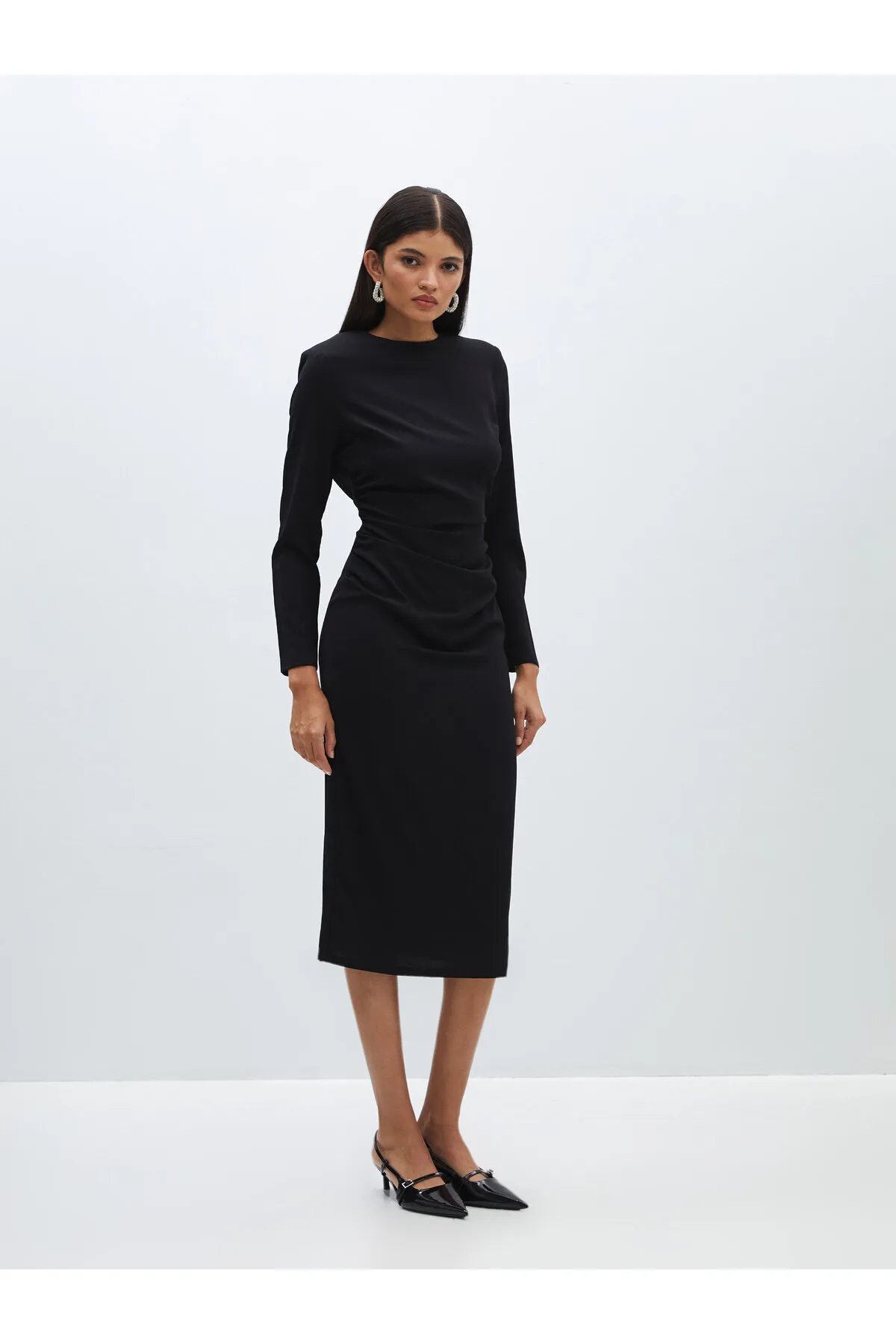LC Waikiki  Gerades, langärmliges Damenkleid mit Rundhalsausschnitt