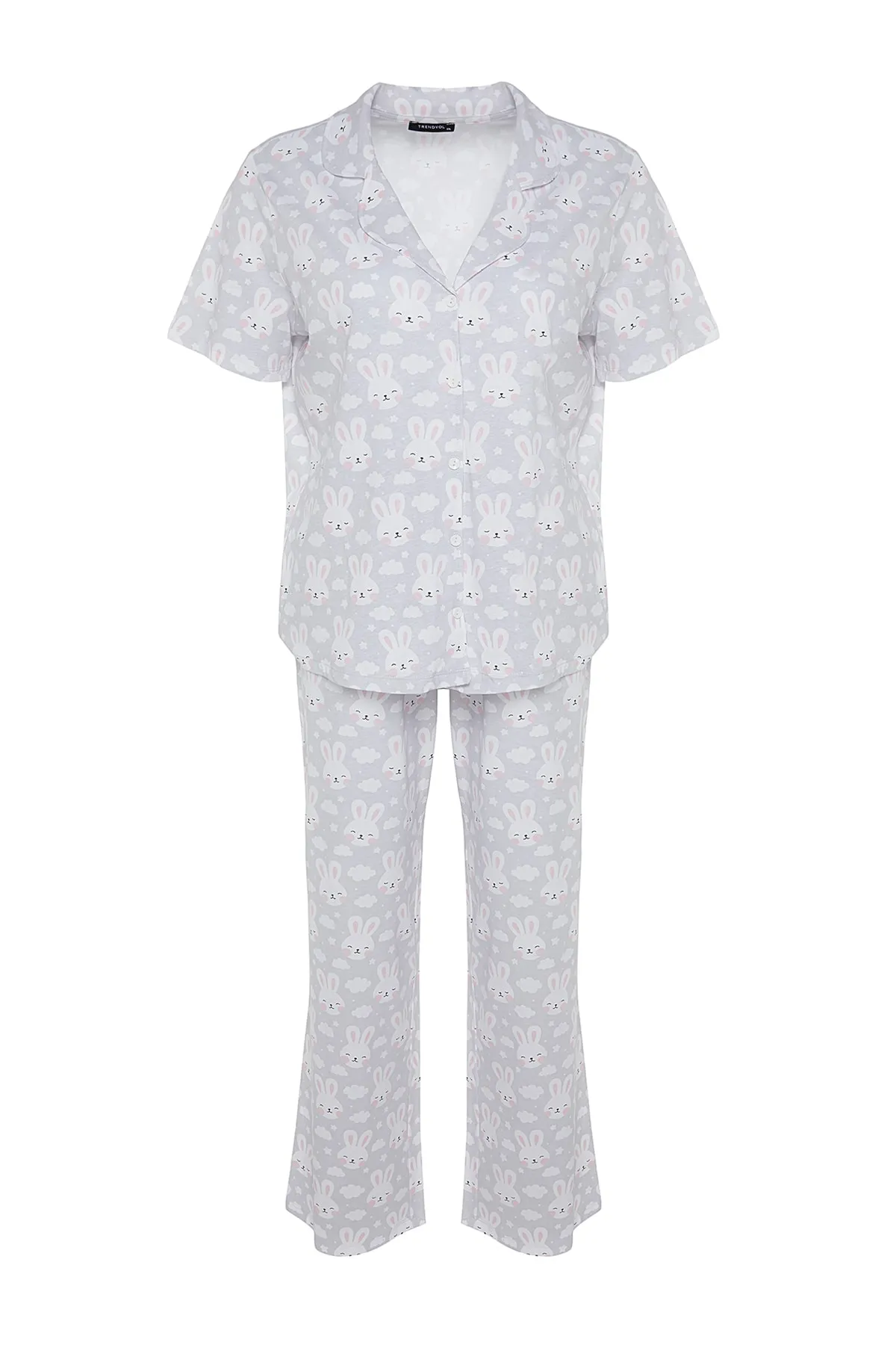 Trendyol Curve  Grau bedrucktes Pyjama-Set aus Strick mit Knöpfen TBBSS22PT0710