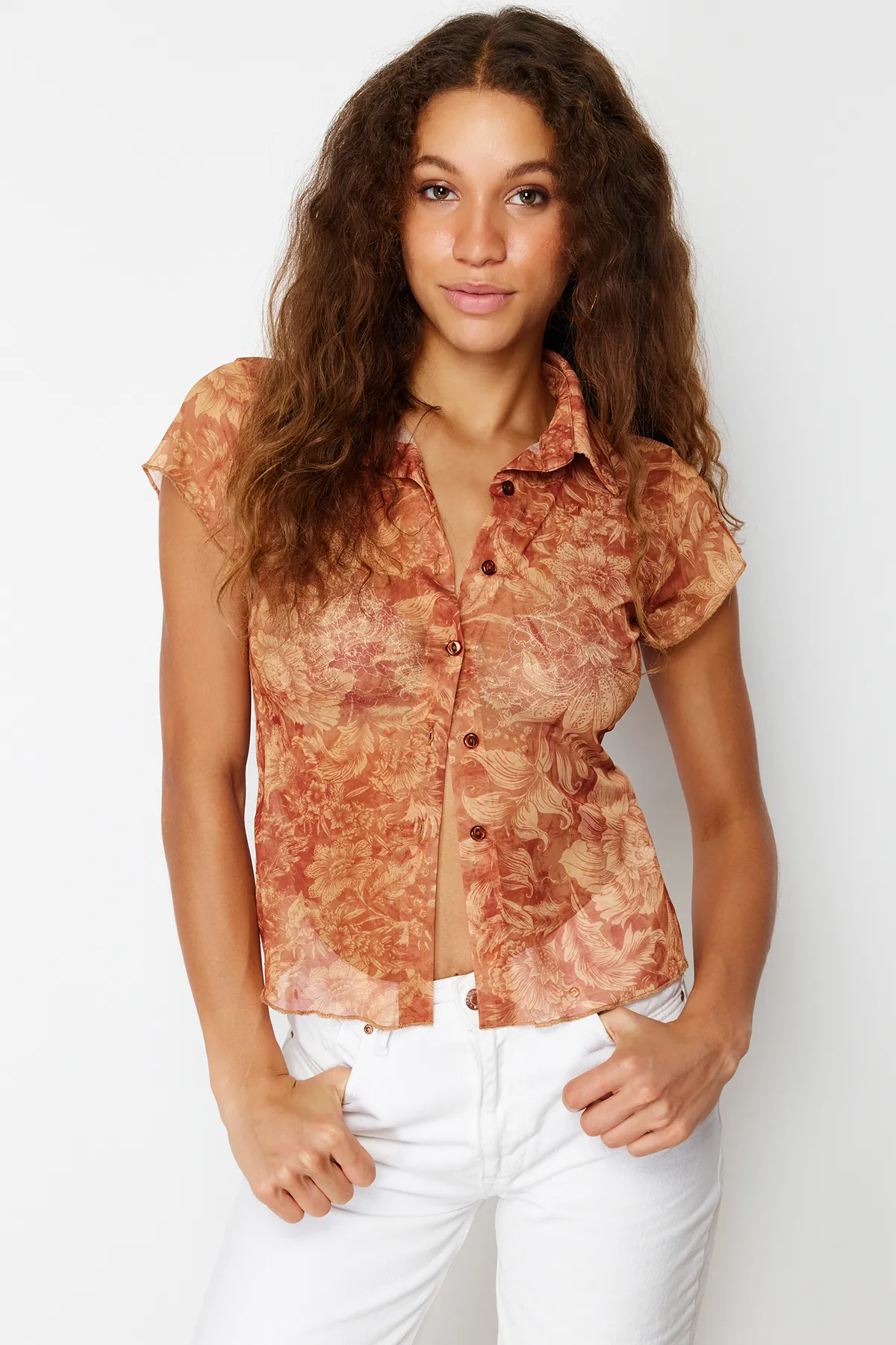 Trendyol Collection  Mehrfarbige taillierte Bluse aus Tüll-Stretch-Strick mit Hemdkragen TWOSS24BZ00164