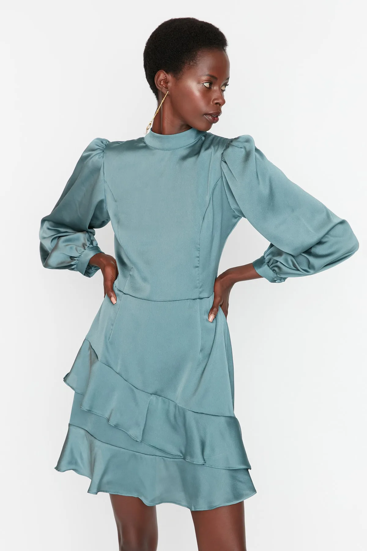 Trendyol Collection  Grünes Minikleid aus gewebtem Satin TWOAW21EL1891