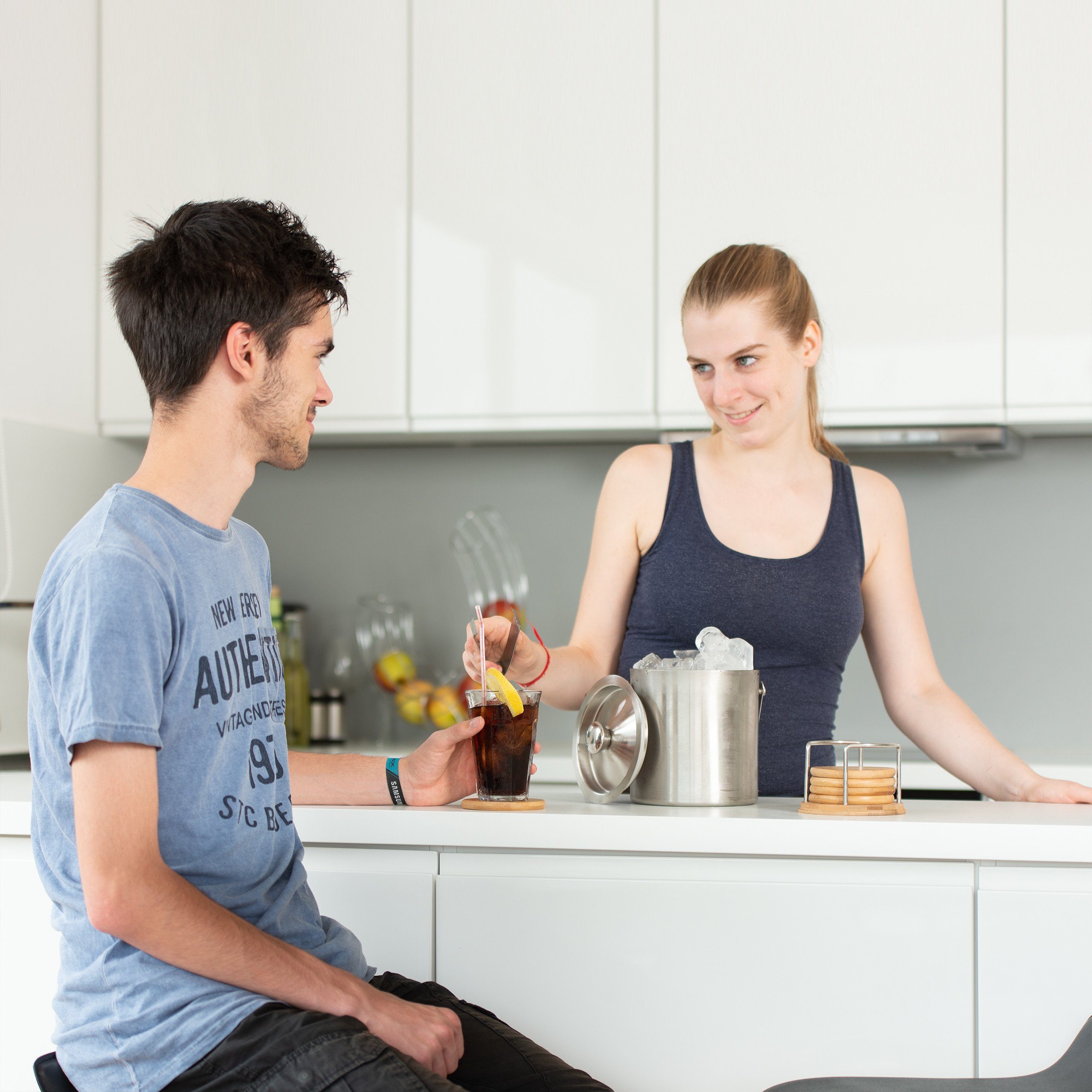 relaxdays Eiseimer Eisbehälter mit Eiszange für 1,5 L