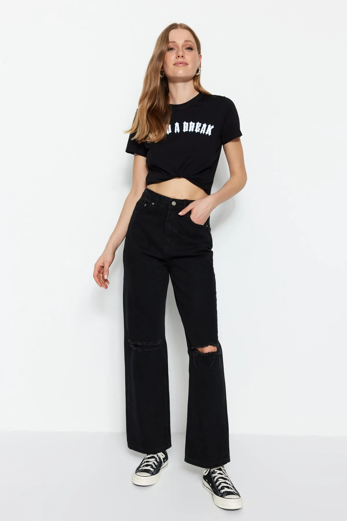 Trendyol Collection  Schwarze zerrissene Jeans mit hoher Taille und weitem Bein TWOAW22JE0251