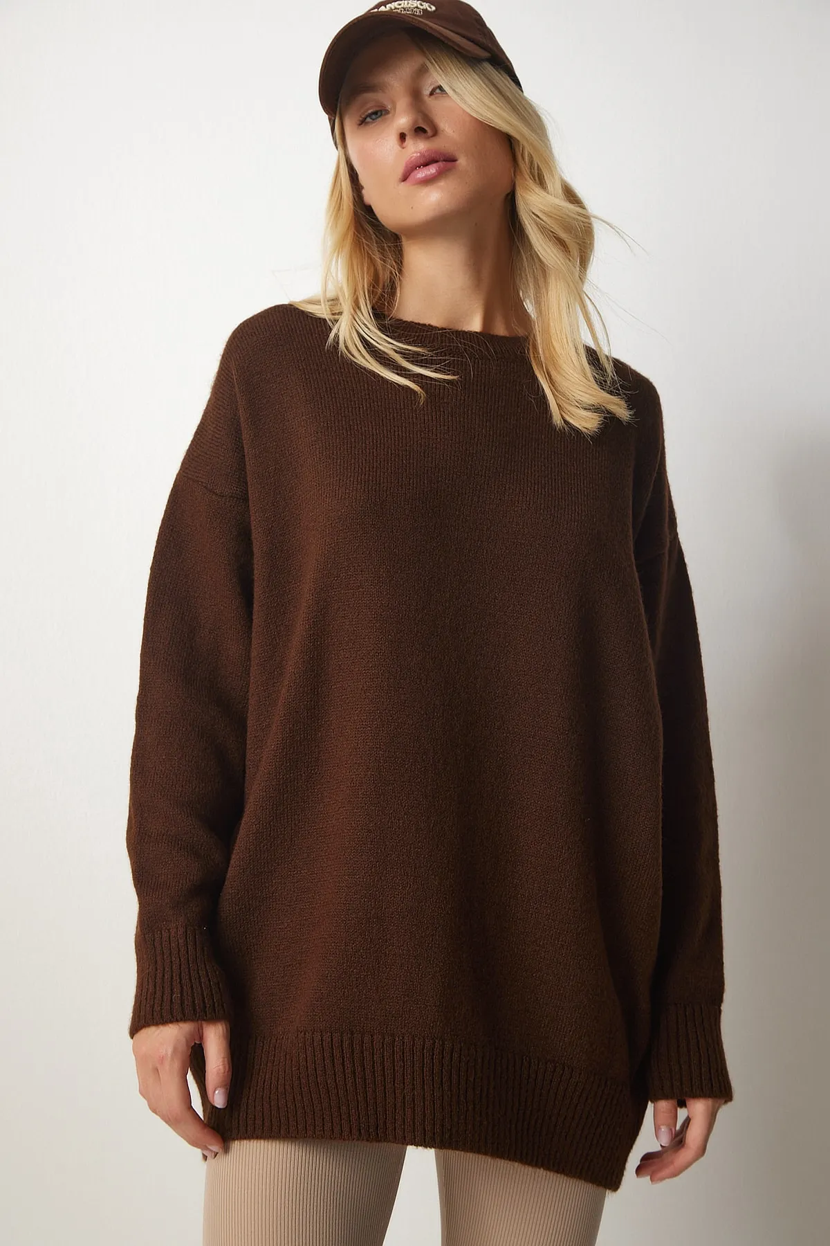 Happiness İstanbul  Brauner Oversize-Strickpullover für Damen PN00054