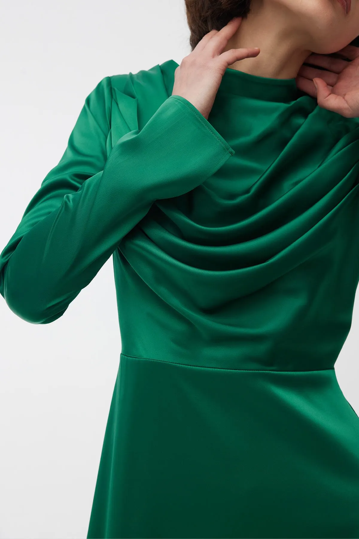 Manuka  Violettes Degaje Abendkleid Smaragd