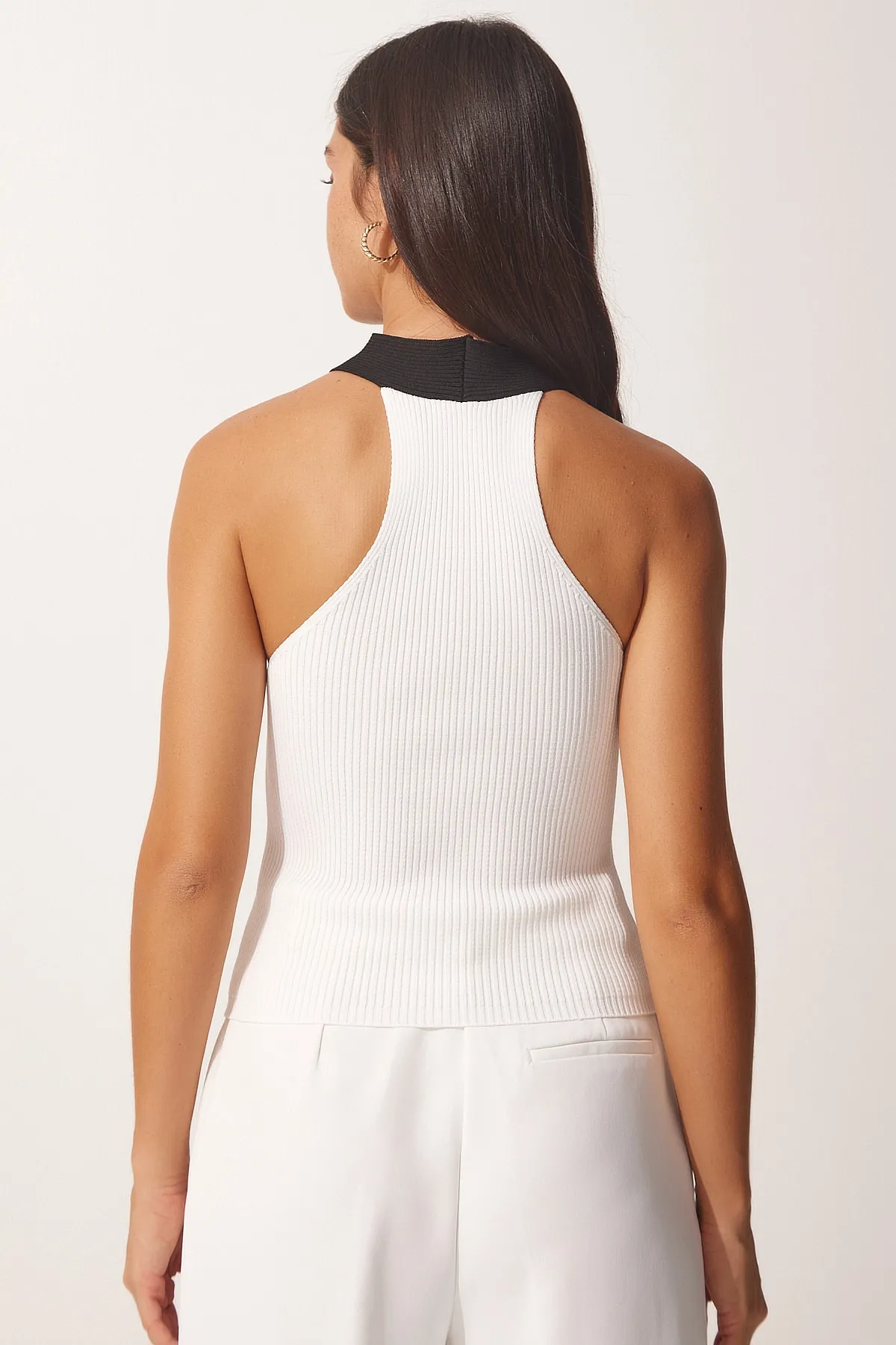 Happiness İstanbul  Weiße Neckholder-Strickbluse für Damen US00900