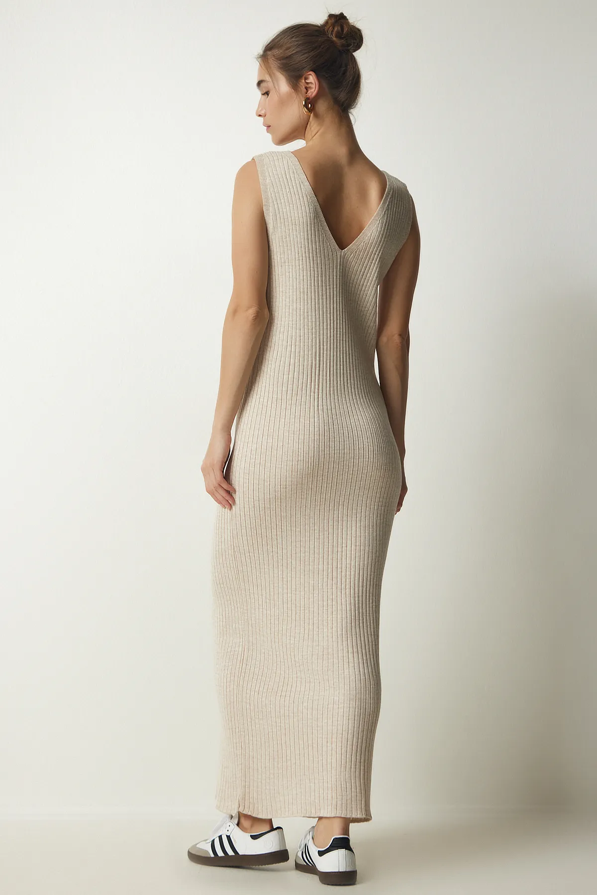 Happiness İstanbul  Beiges Strickpulloverkleid aus Kordel für Damen KG00006