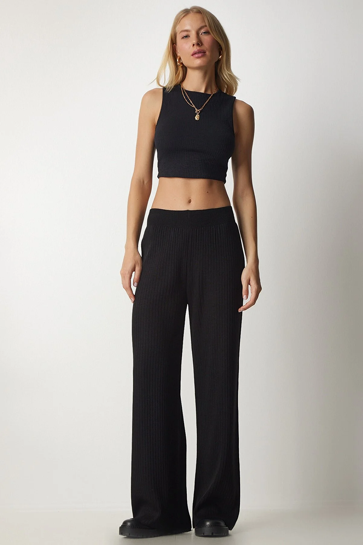 Happiness İstanbul  Schwarze gerippte Strickhose für Damen Kİ00096