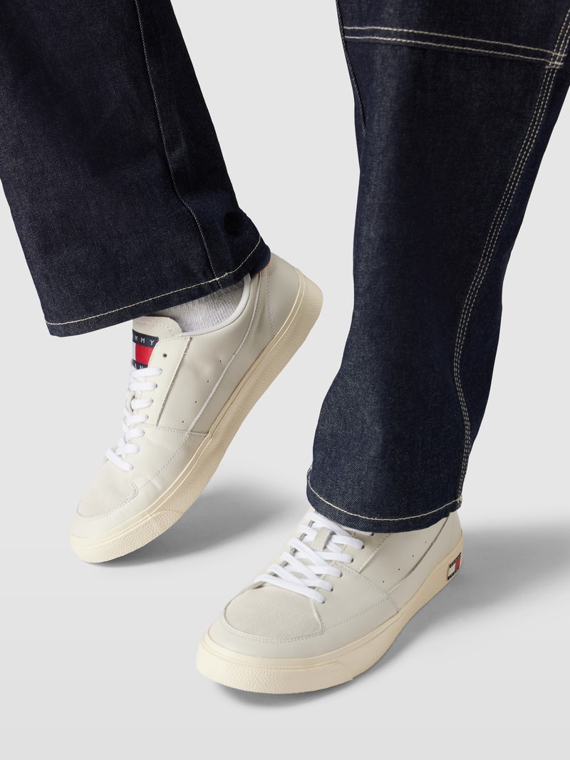 Sneaker aus Leder-Mix mit Label-Detail Modell 'VULCANCIZE' in offwhite