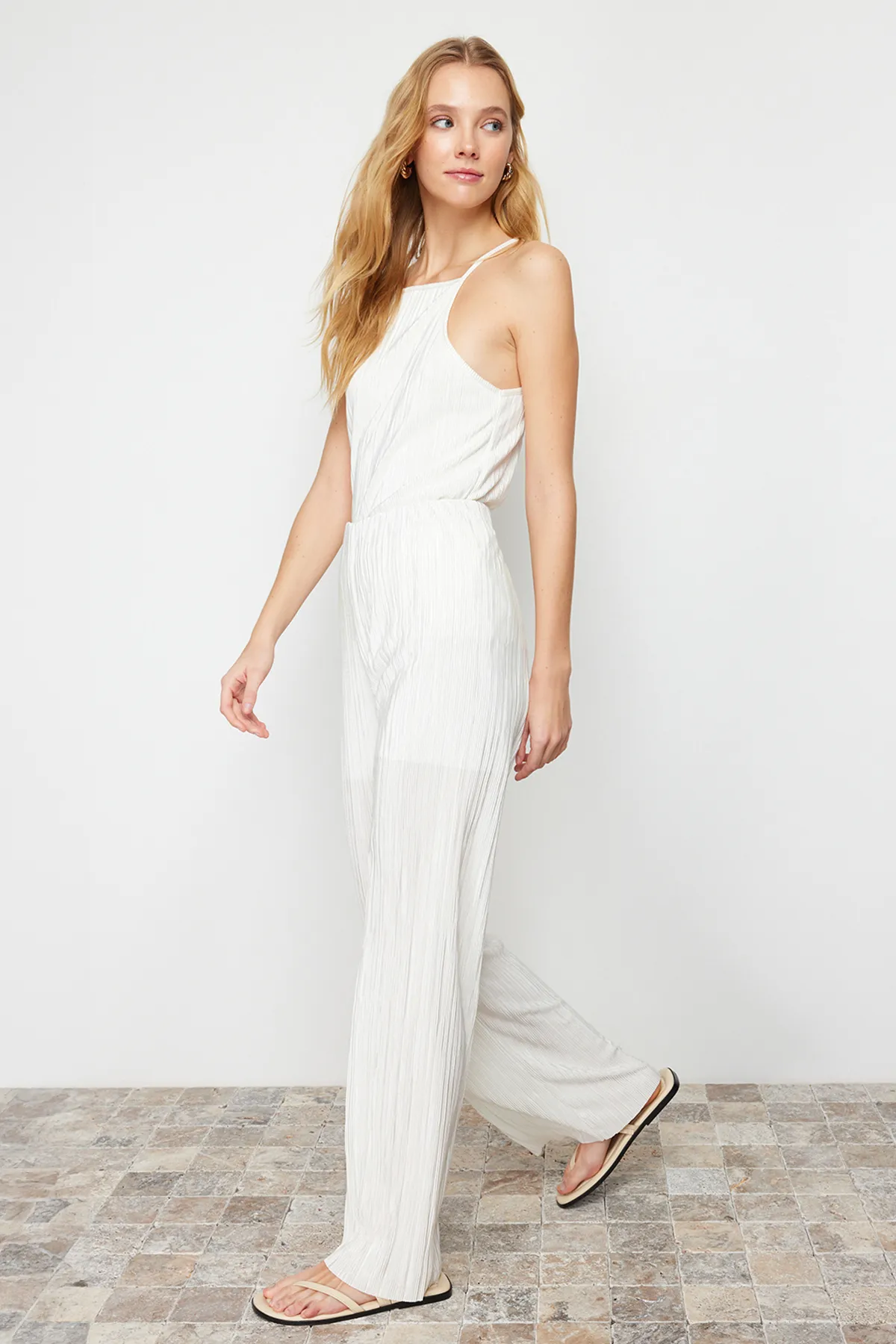 Trendyol Collection  Weiße Stretch-Strickhose mit Bügelfaltenfutter TWOSS24PL00033