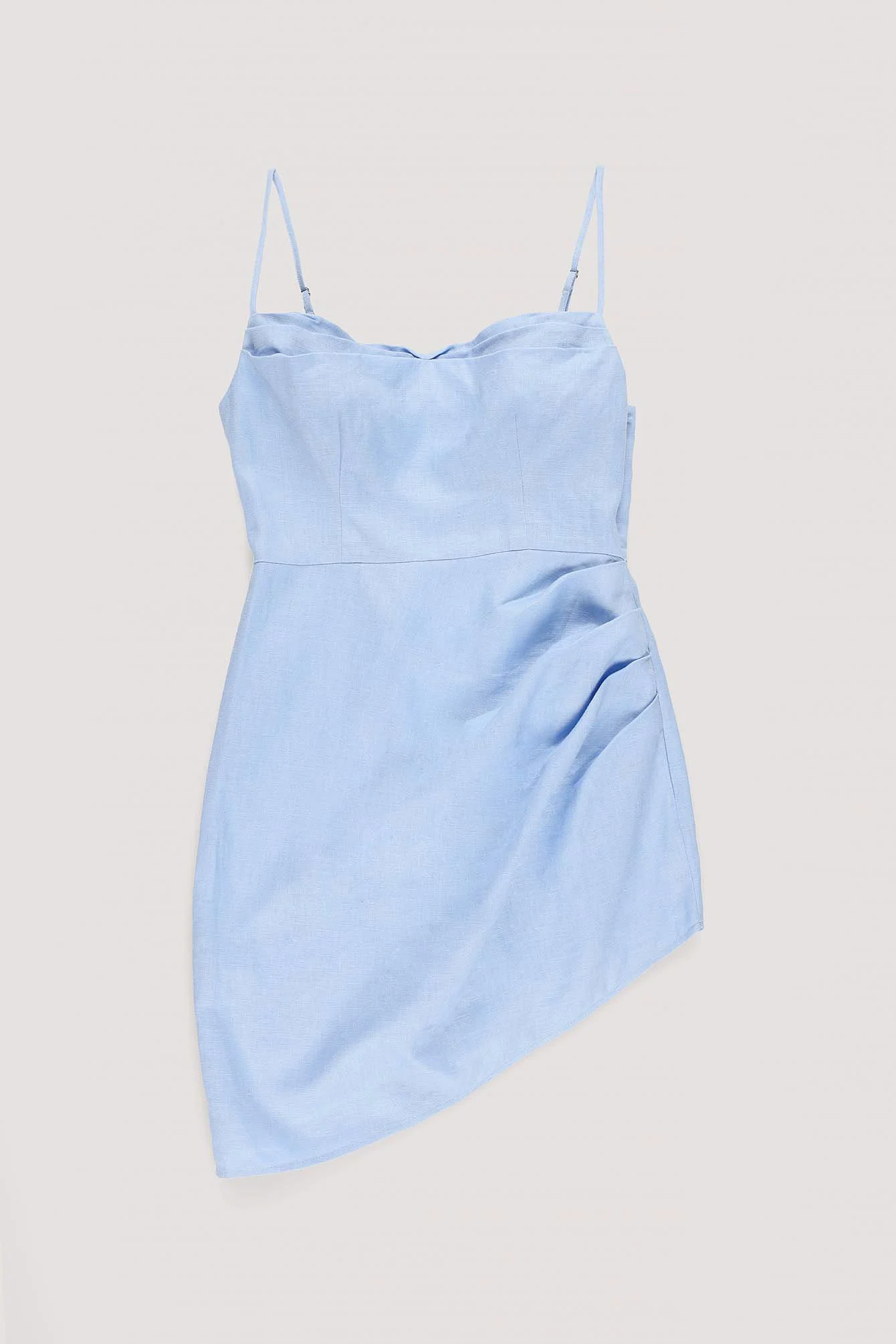 Leinenkleid mit überlappendem Wasserfallausschnitt