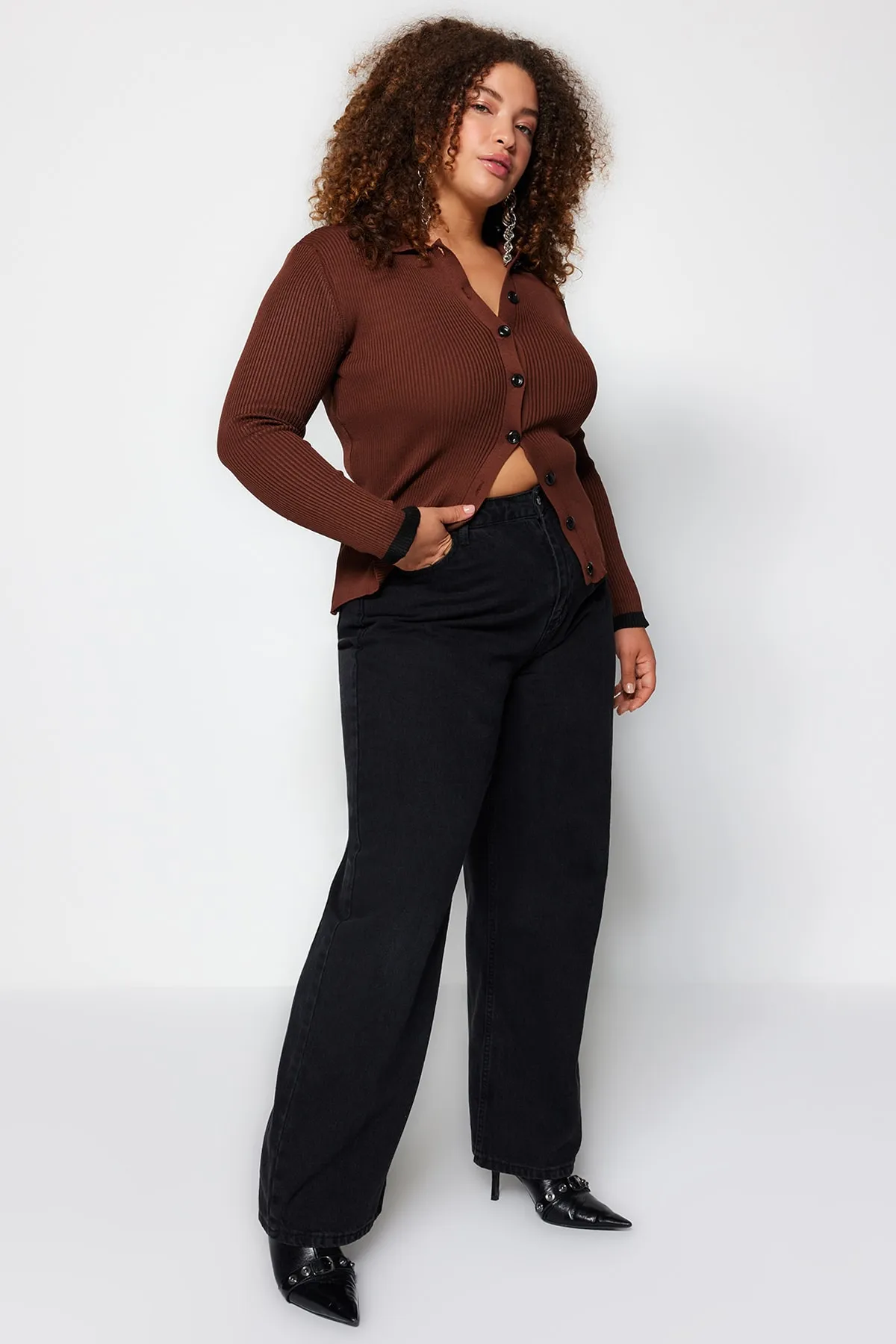 Trendyol Curve  Anthrazitfarbene, weit geschnittene Jeans mit hoher Taille TBSSS22JE0211
