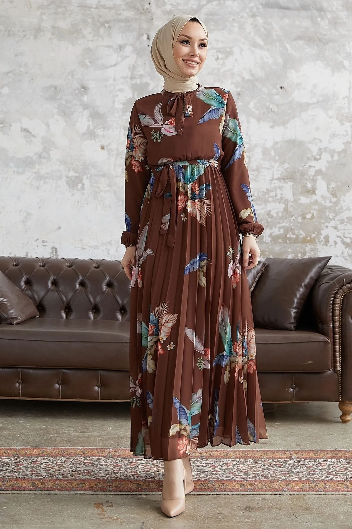 InStyle  Ares Chiffonkleid mit Federmuster – Bitterbraun